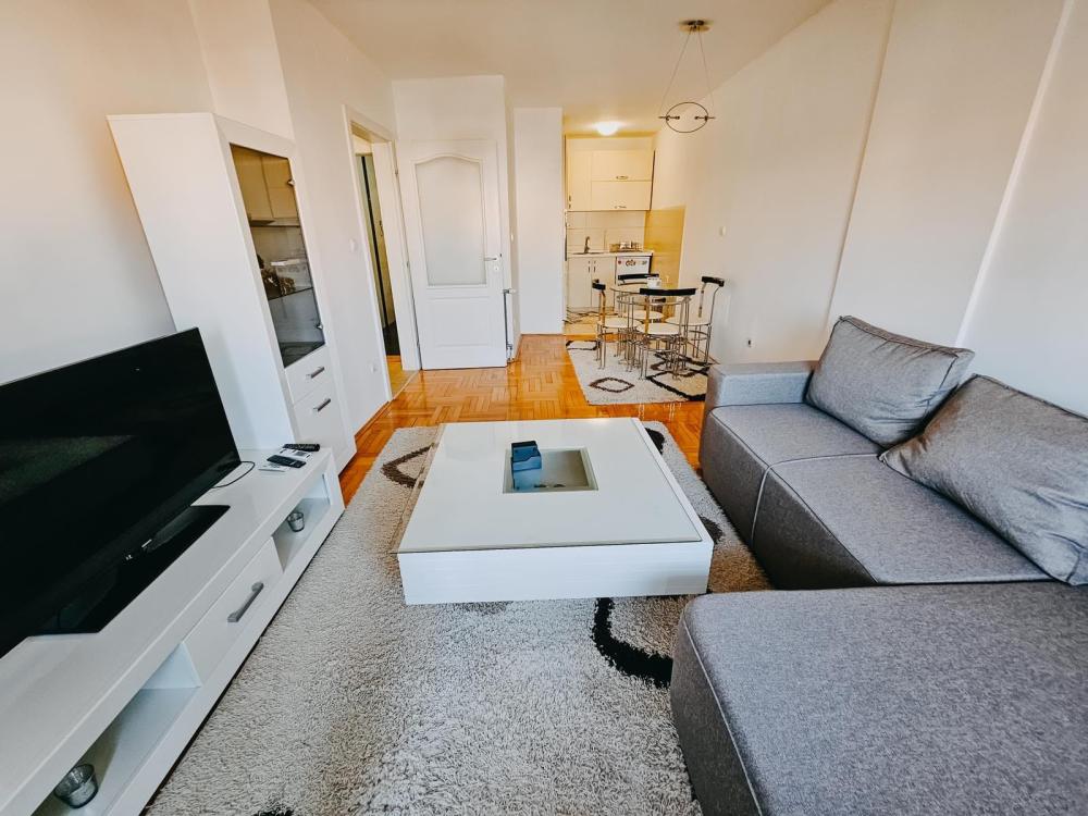 Slika 4 - U blizini centra i Crvenog Pevca, Trosoban stan za izdavanje, 70m2, 450€